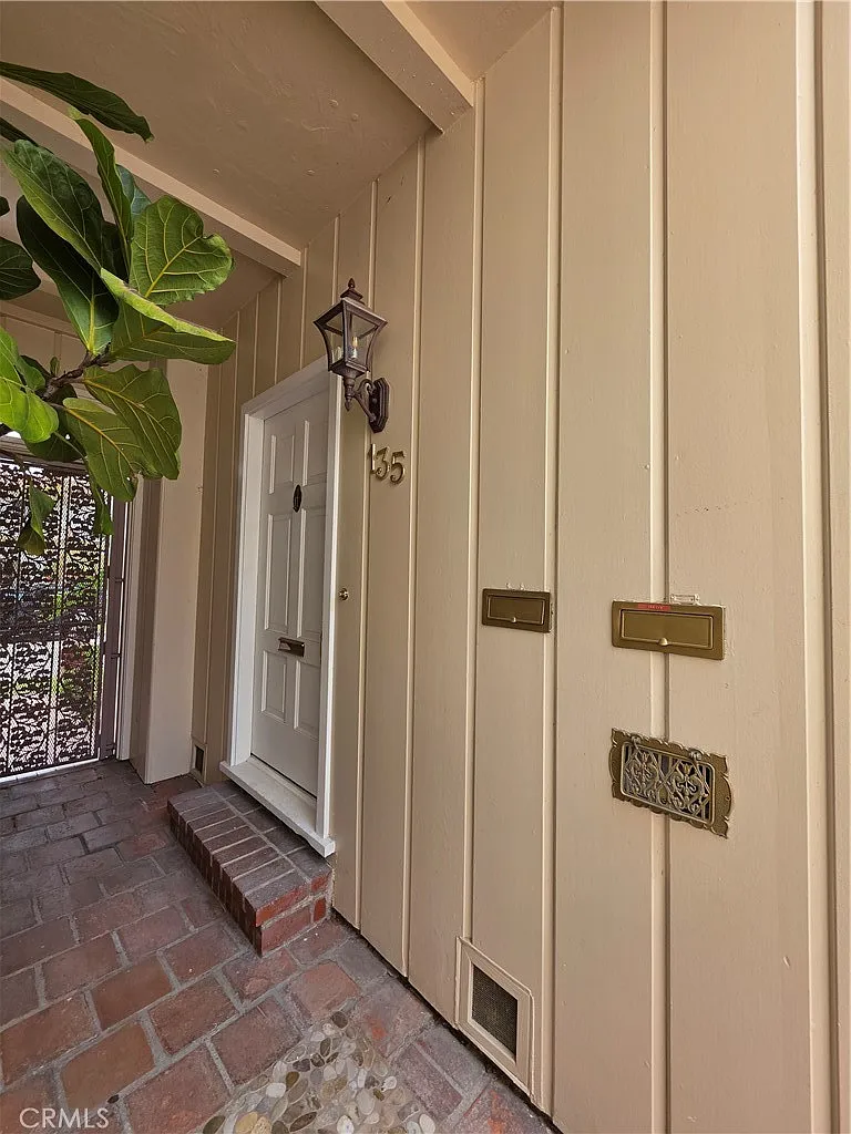 2 bed, 1300 sqft, $5,500 — Photo 3