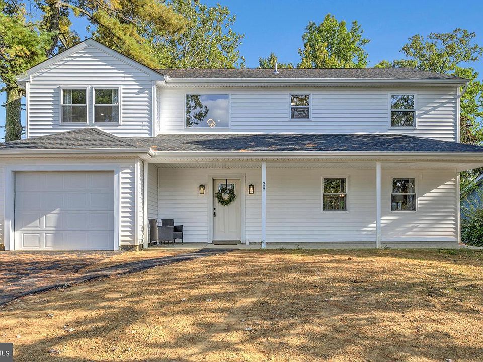 1st image of 38 Pinafore Ln