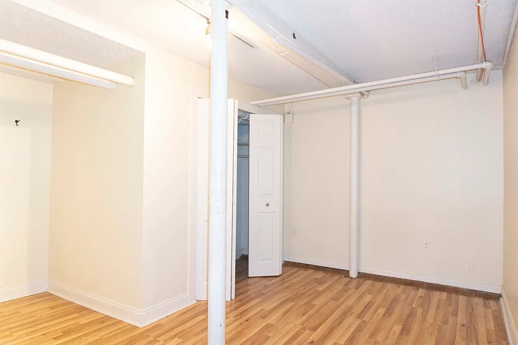 5 bed, 1700 sqft, $4,795 — Photo 2