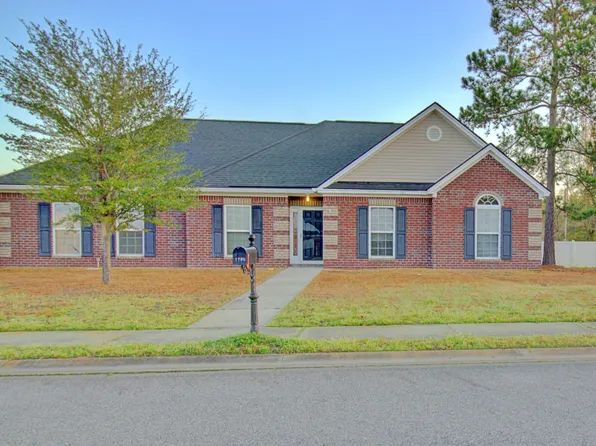 1206 Peacock Trl, Hinesville, GA 31313