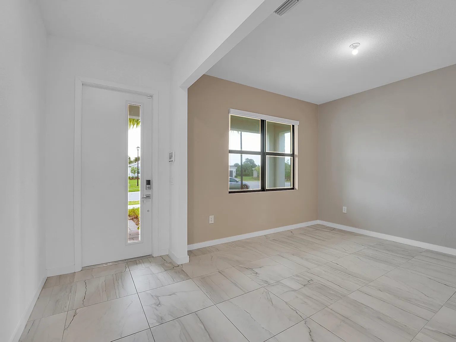 4 bed, 2.5 bath, 2412 sqft, $3,800 — Photo 4