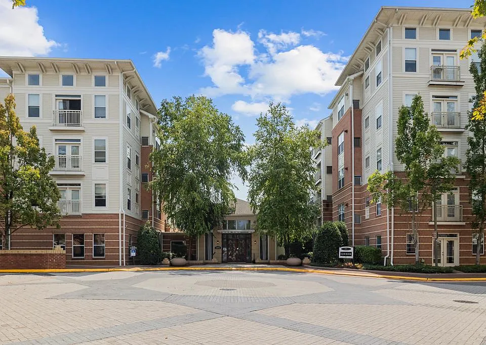 9486 Virginia Center Blvd #218