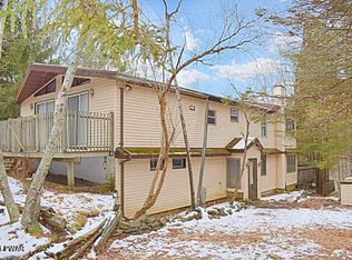 135 Pebble Rock Rd, Lackawaxen, PA 18435