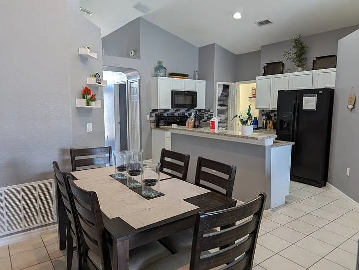 4 bed, 1412 sqft, $2,395 — Photo 3