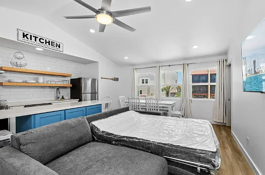 115 E Dolphin St — Photo 9