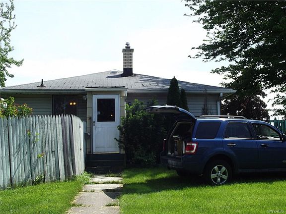 3rd image of 1851 Colvin Blvd