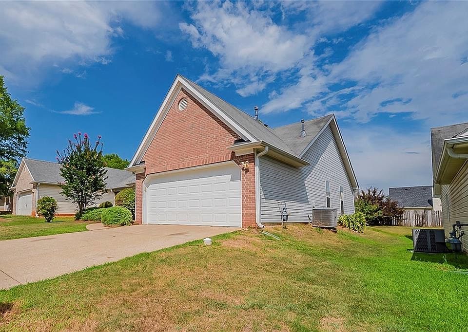 1st image of 2494 Hillvale Cir