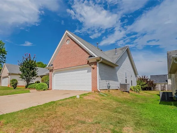 2494 Hillvale Cir, Lithonia, GA 30058