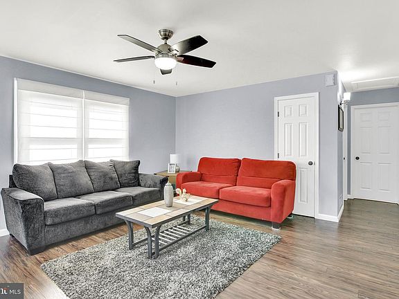 3rd image of 1810 School Ln