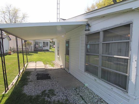 3rd image of 7030 Lakeview Dr