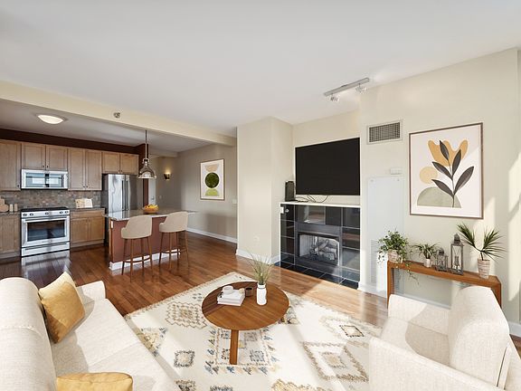 3rd image of 1600 S Prairie Ave Unit 801