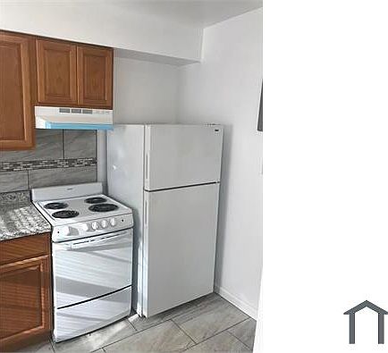 5th image of 4837 Cadieux Ave