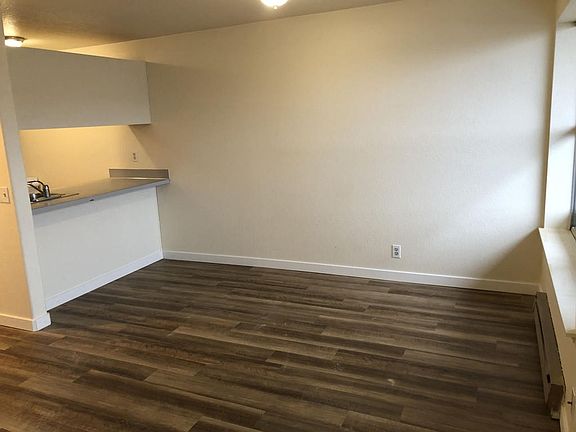 5th image of 3425 14th Ave W #202