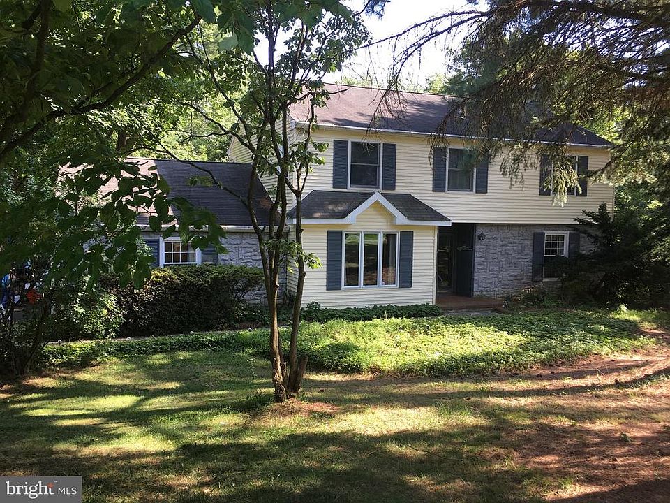 1st image of 27 Carriage Ln