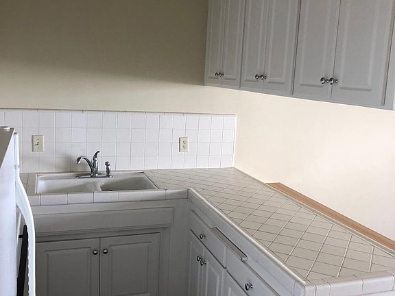 3rd image of 1540 N Catalina St APT C
