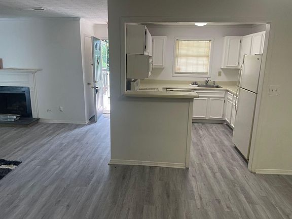 3rd image of 2009 Augusta Dr #2009