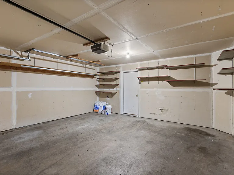 6860 Meadow Grass Ln S — Photo 28