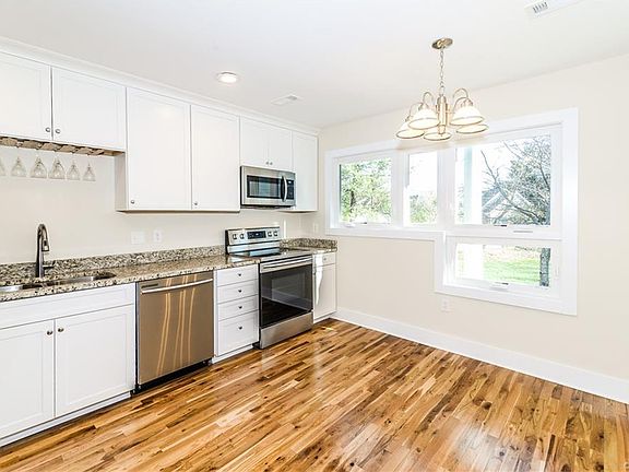 5th image of 8122 Greystone East Cir