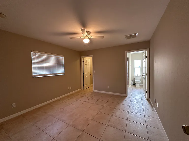 558 SE 5th Ave — Photo 3