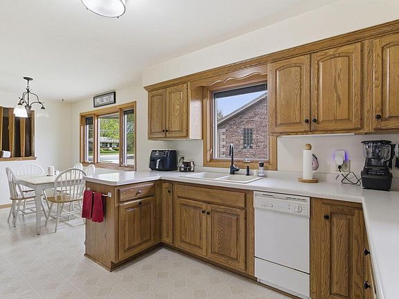 5th image of 8037 Slater AVENUE