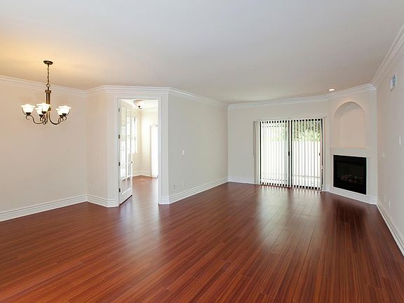 2nd image of 12745 Moorpark St APT 409