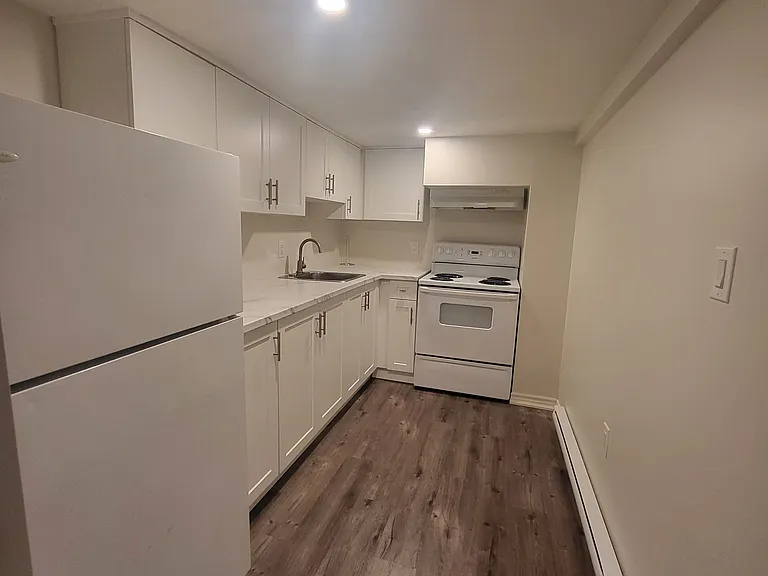 1 Wychwood Rd #BASEMENT — Photo 5