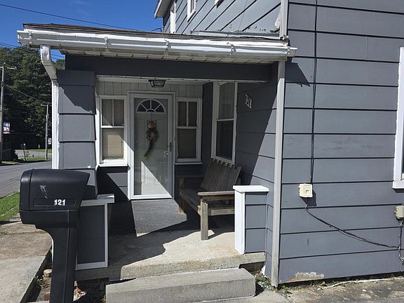 4th image of 121 Saint Thomas St