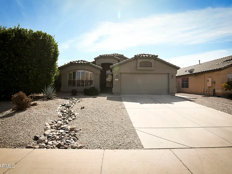 10221 W Daley Ln — Photo 1
