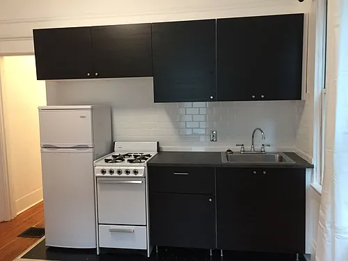 110 NW King Ave Photo 1
