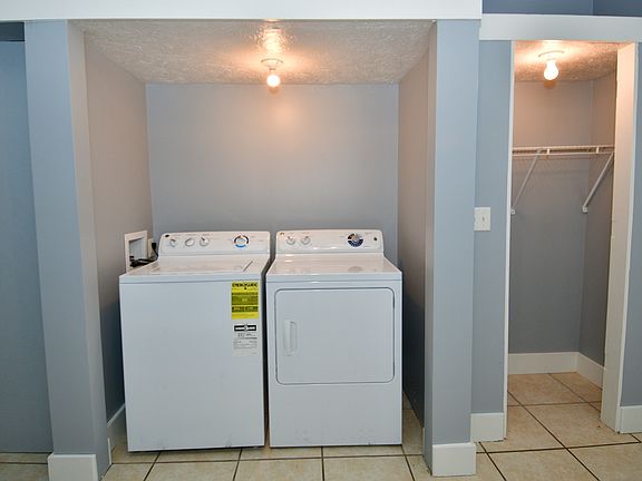 5th image of 1233 N Parker Ave