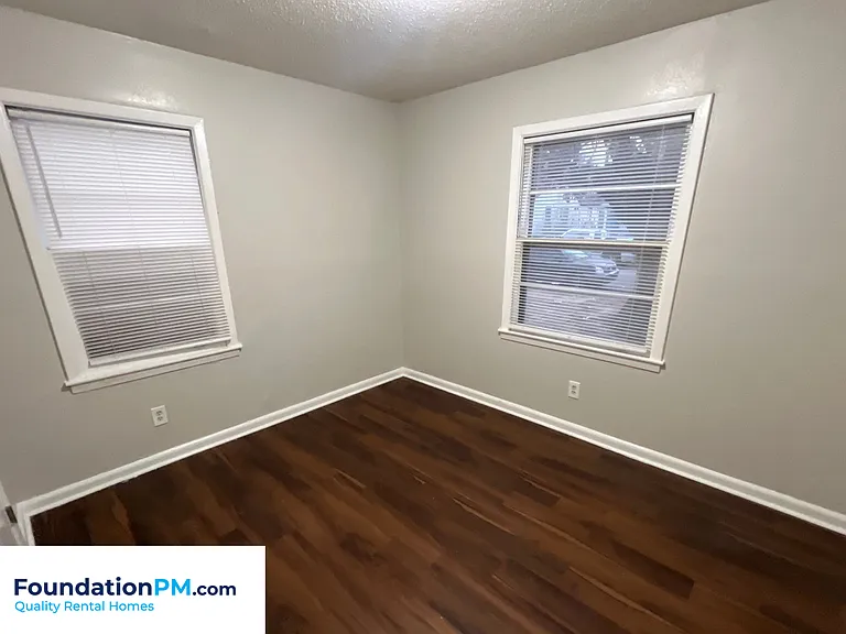 2292 Redwood Ave — Photo 17