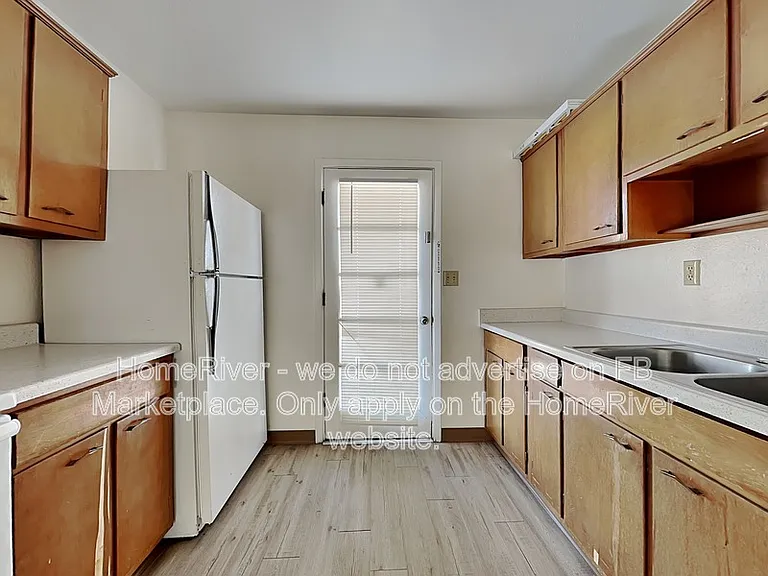 2020 Smoketree Ave N #1 — Photo 5