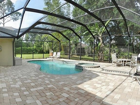 4th image of 9912 Country Carriage Cir