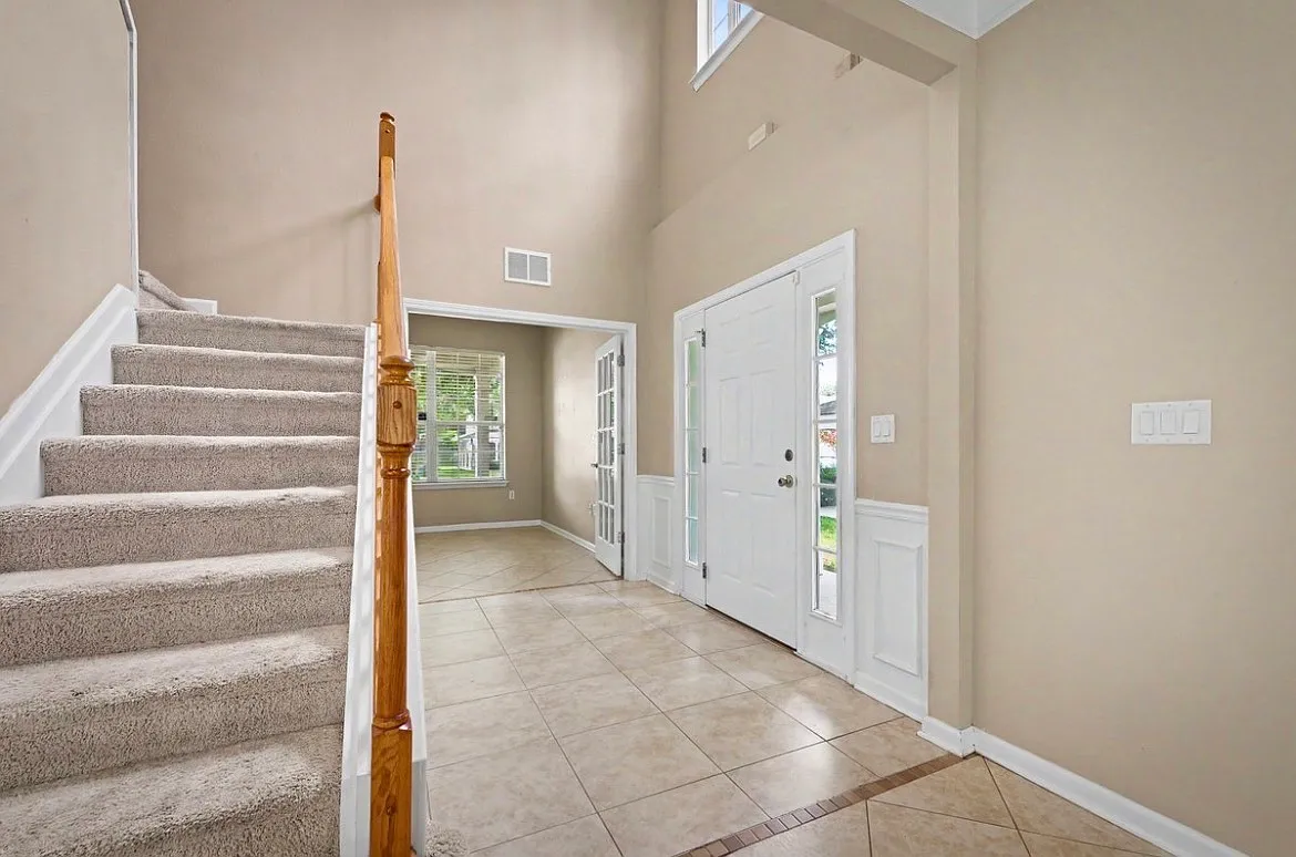 3 bed, 2.5 bath, 2067 sqft, $2,400 — Photo 4
