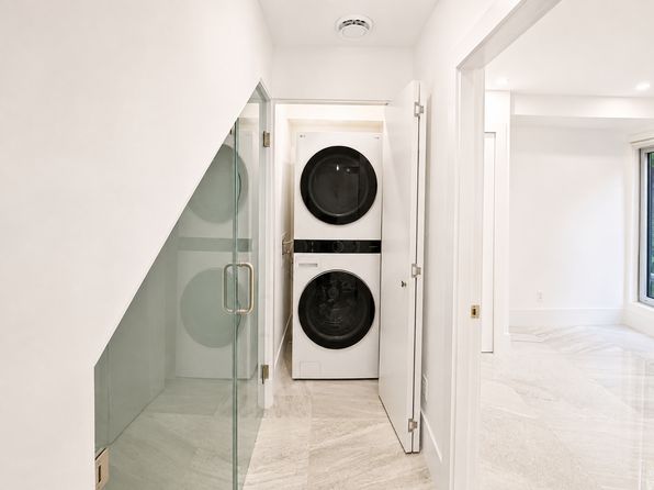 6 bedroom rental in West Vancouver — photo 39