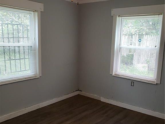 4th image of 16 Lawncrest Ave