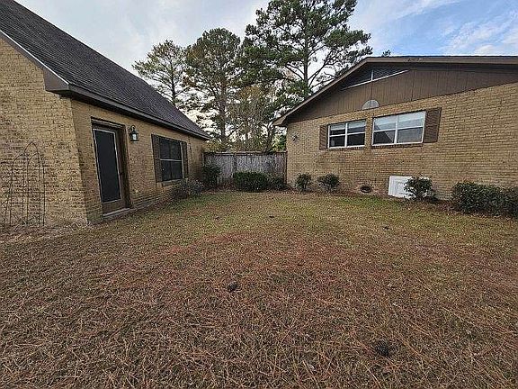 3rd image of 3785 Louise Dr