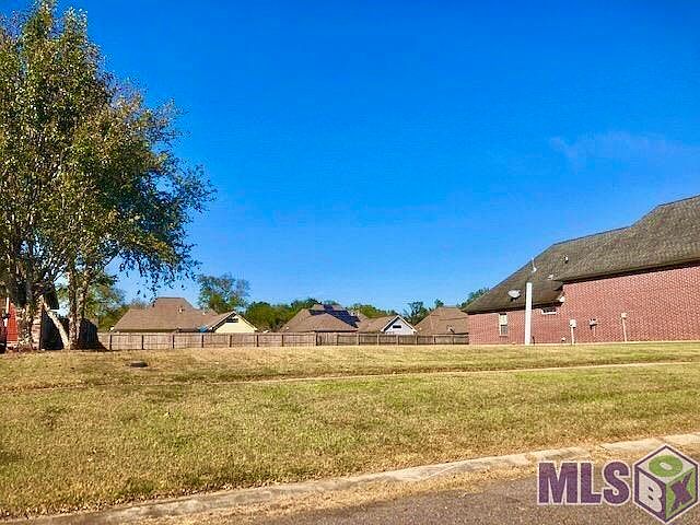 2nd image of 2661 Hidden Lake Ave