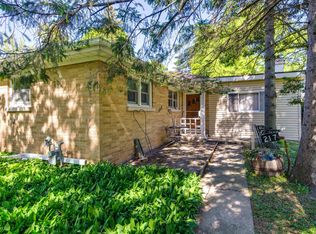 217 Dalton Ave, Mundelein, IL 60060