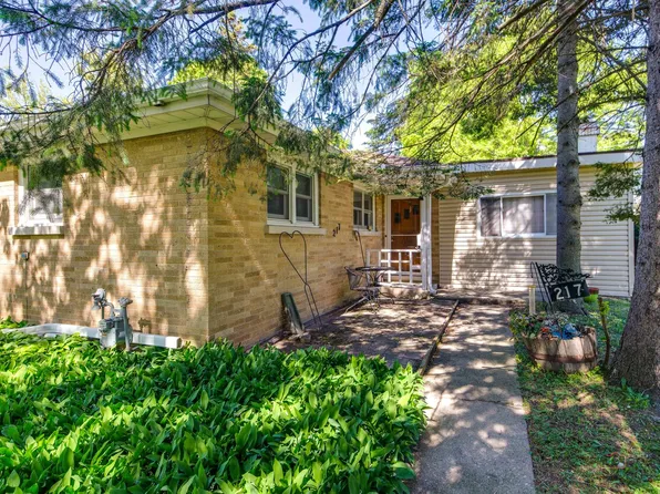 217 Dalton Ave, Mundelein, IL 60060
