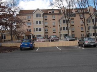 3 Village Dr, Stroudsburg, PA 18360