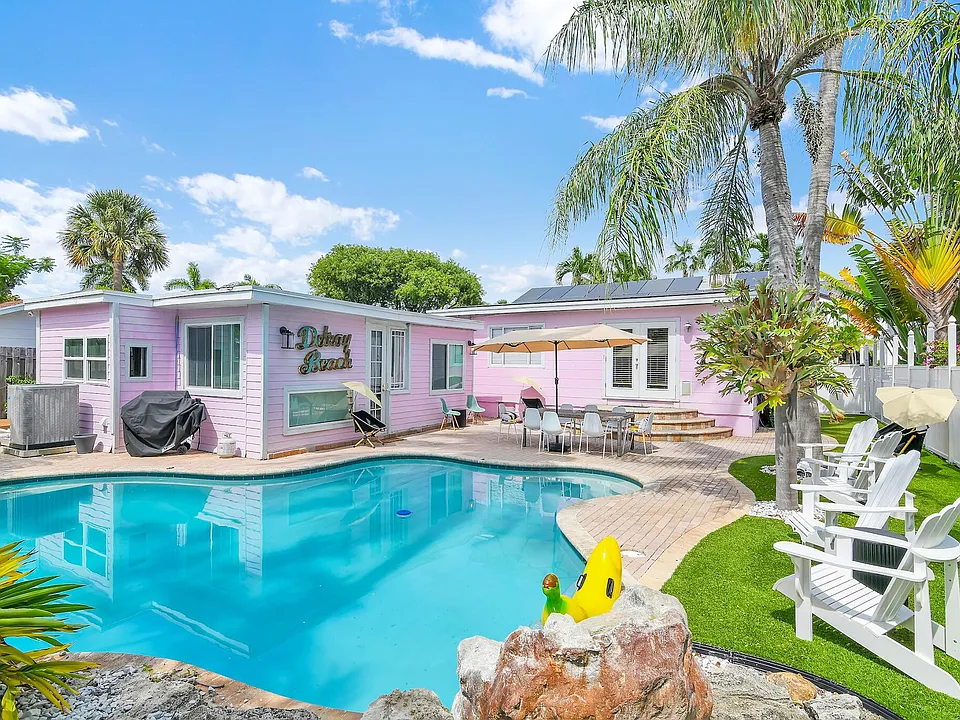 3218 Palm Dr