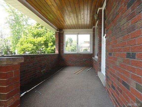 4th image of 2952 Seneca Ave