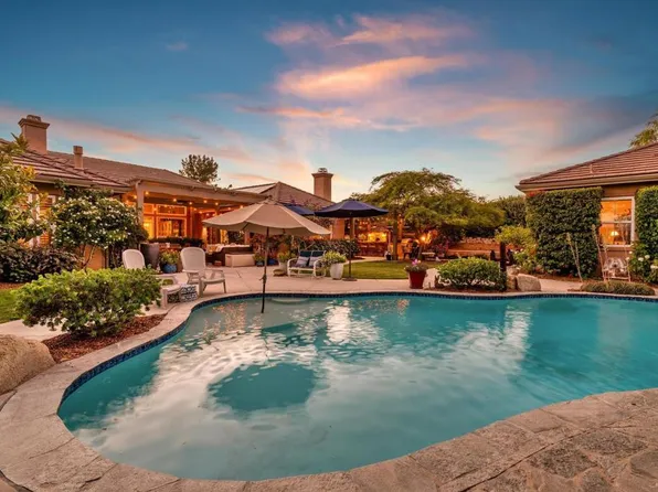 1536 Loch Ness Dr, Fallbrook, CA 92028