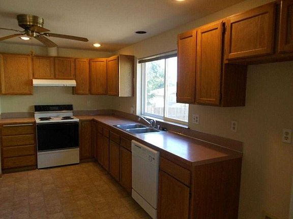 4th image of 9916 Whitecap Dr NW