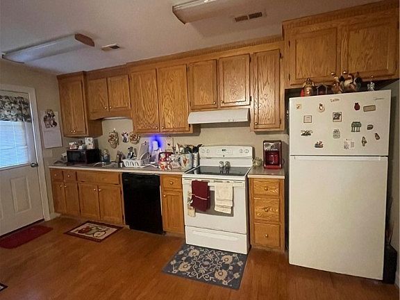 3rd image of 7303 Village Woods Ln