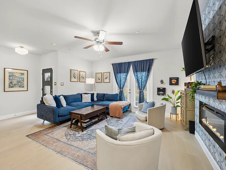 7833 Bayside Dr — Photo 5