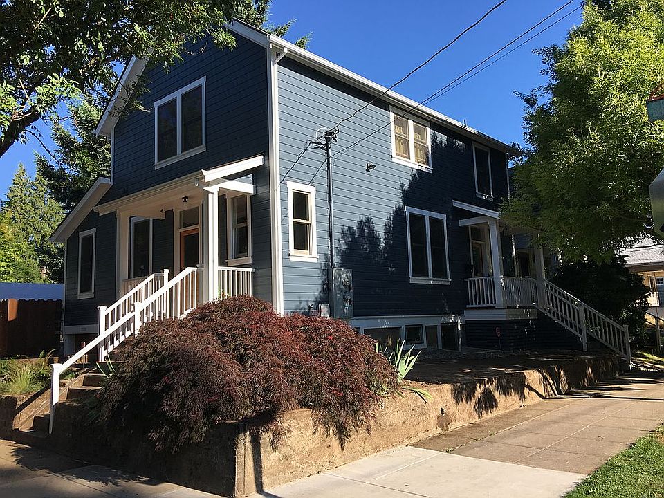 2nd image of 3335 SE Clinton St