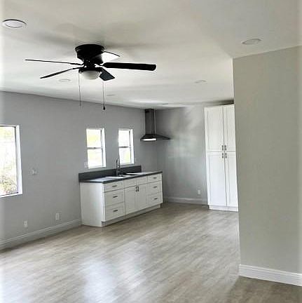 3rd image of 877 W 41st Dr