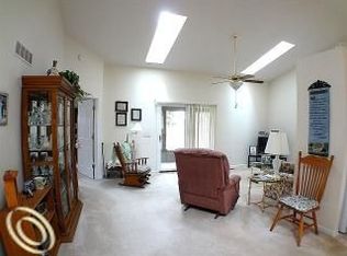 210 Addison Cir, Fowlerville, MI 48836